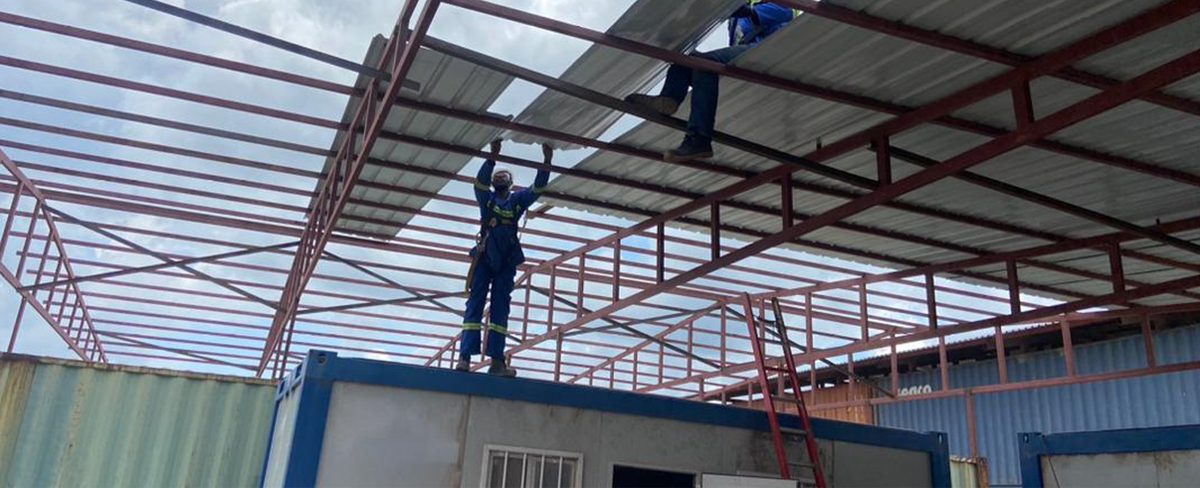 Erecting a steel roof frame
