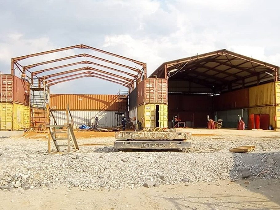 Steel hangar for a welding workshop