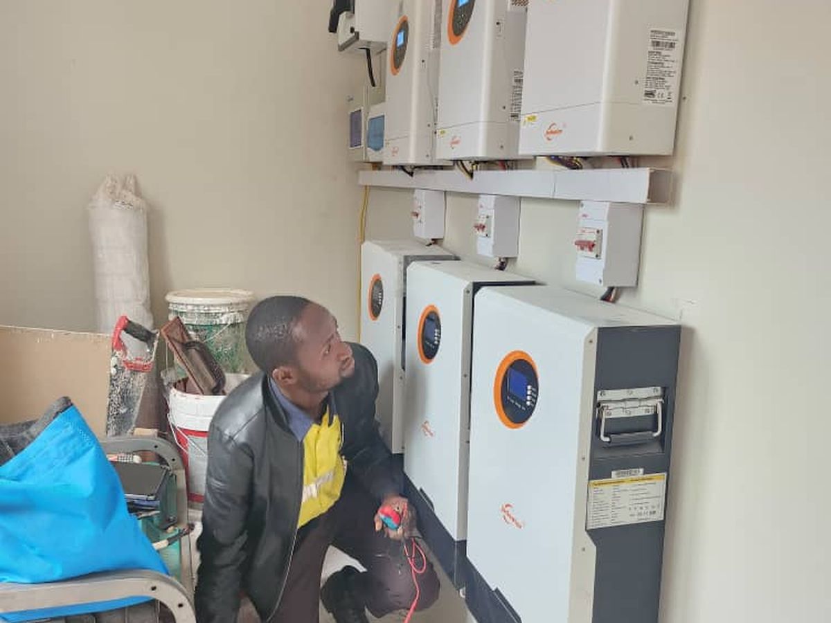 Commissioning solar inverters