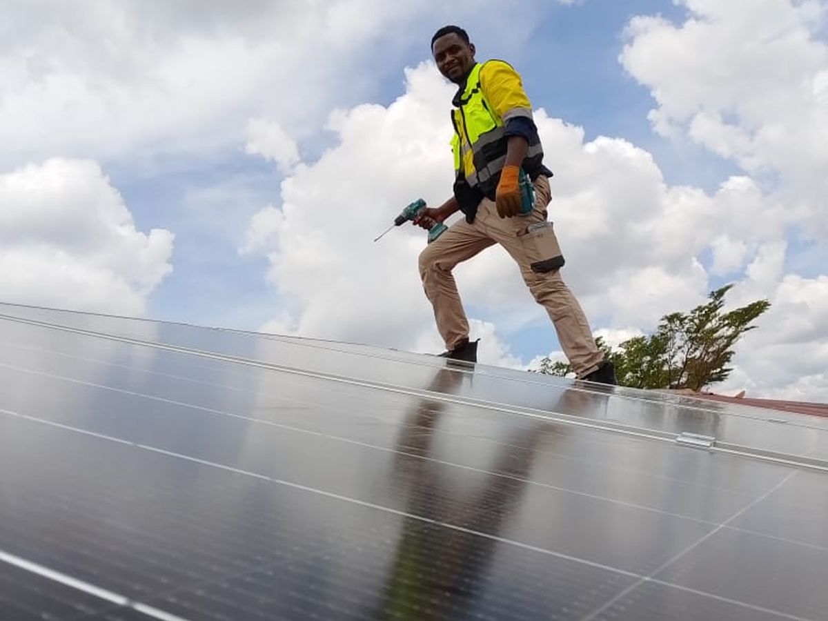 Pose de panneaux solaires sur toiture